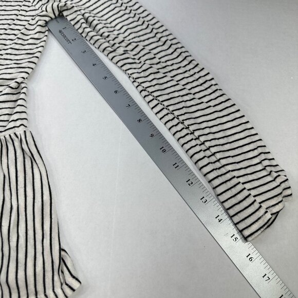 Live In The Moment Womens Sz Med Top Long Sleeve Peplum Hem Black White Preowned - Picture 9 of 12